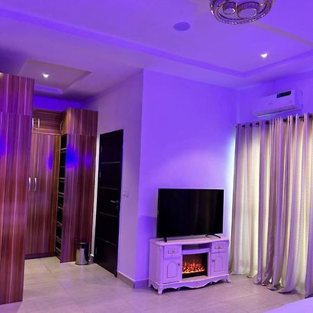 Urban Retreat Luxury Shortlet Apartment Lekki Ajah Lagos With Pool And Gym Exterior photo