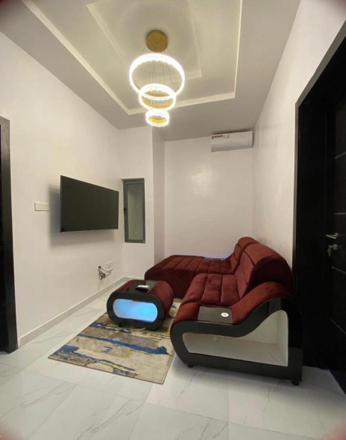 Urban Retreat Luxury Shortlet Apartment Lekki Ajah Lagos With Pool And Gym Exterior photo